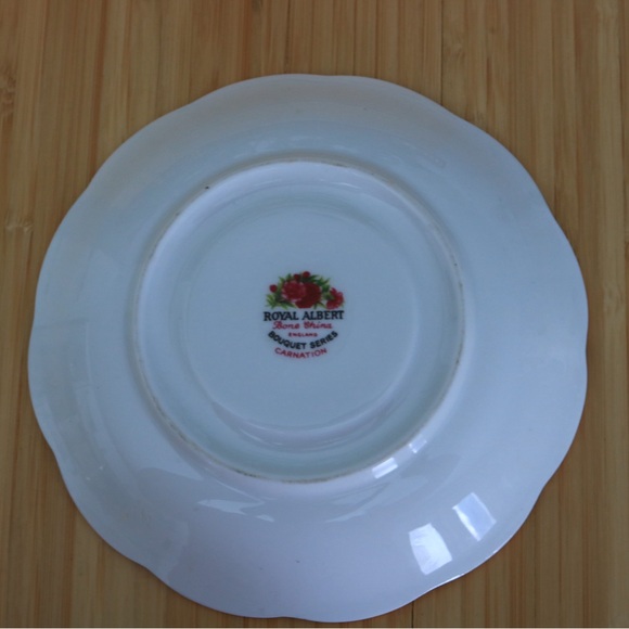 Royal Albert “Bouquet Series” Carnation Pink Flower Black Tea Cup Saucer England - Picture 8 of 10